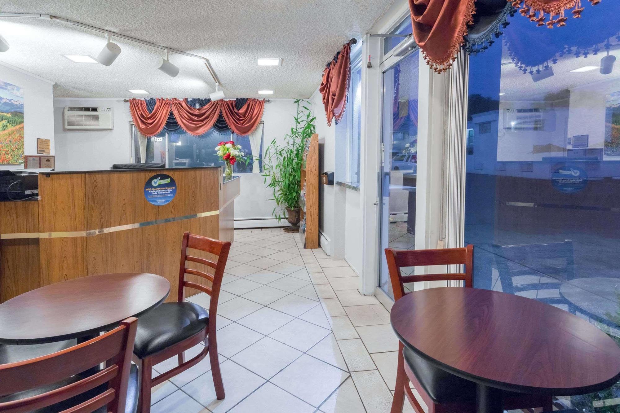 Howard Johnson By Wyndham Colorado Springs Exterior foto